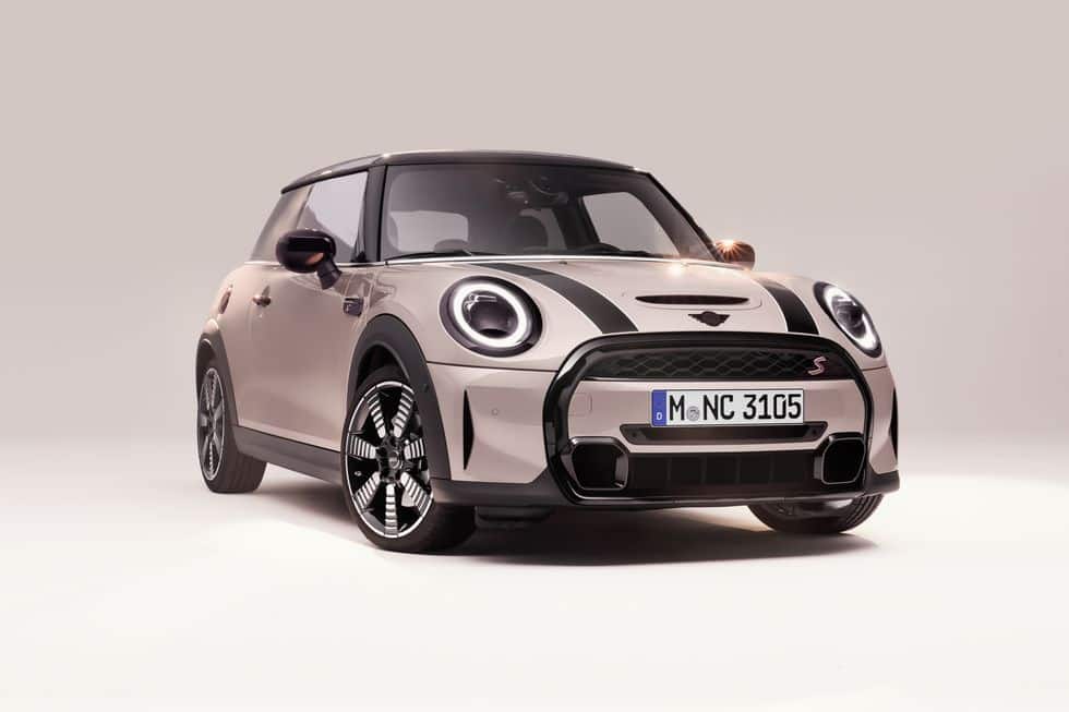 MINI 3 door Hatch Rent Dubai Imperial Premium Rent a Car