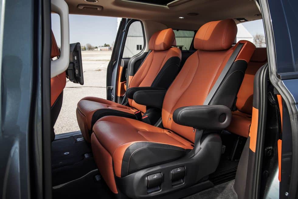 KIA Carnival Minivan Rent Dubai Imperial Premium Rent a Car