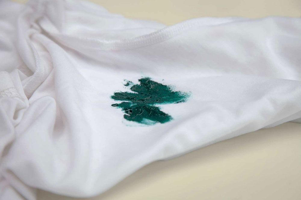 How to remove paint from clothes without ruining them