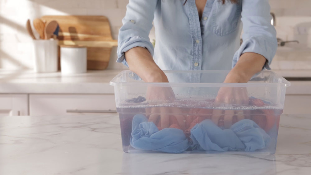 How to remove paint from clothes without ruining them