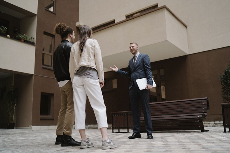 Reasons to Invest In Real Estate Overseas