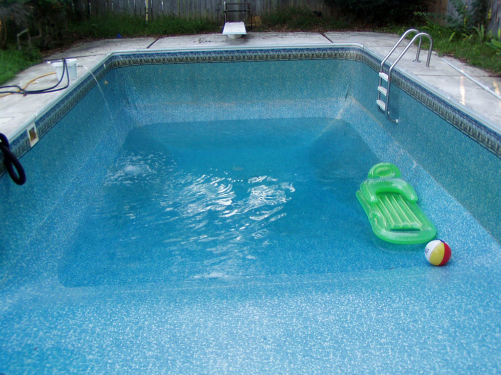 How to lower phosphates in a swimming pool