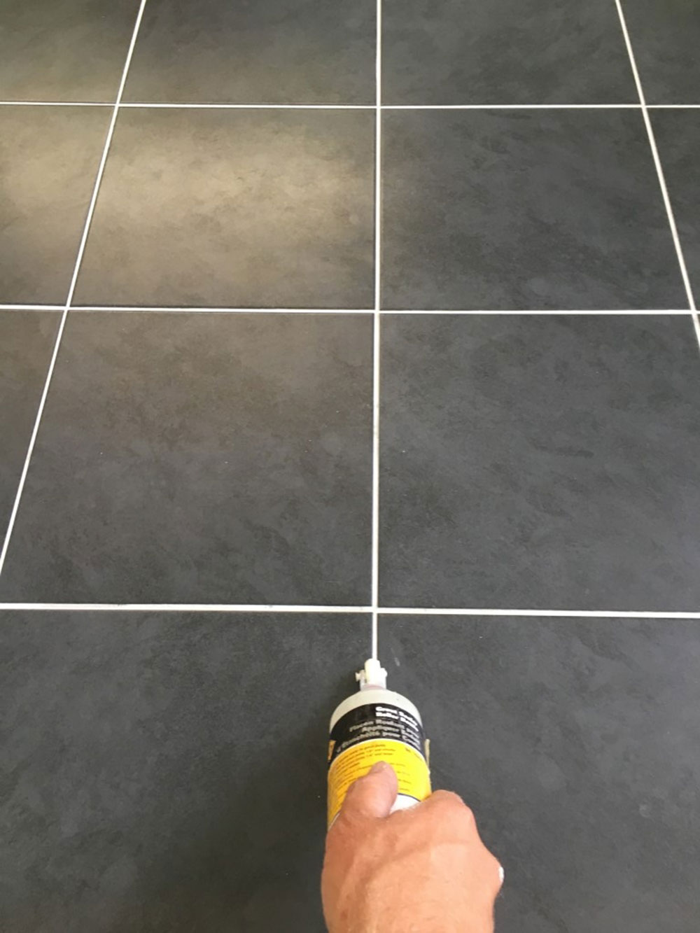 What is the difference between sanded and unsanded grout?
