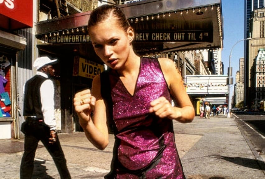 Glen Luchford Φωτογραφικά «κλικ» τριών δεκαετιών σε μια online έκθεση