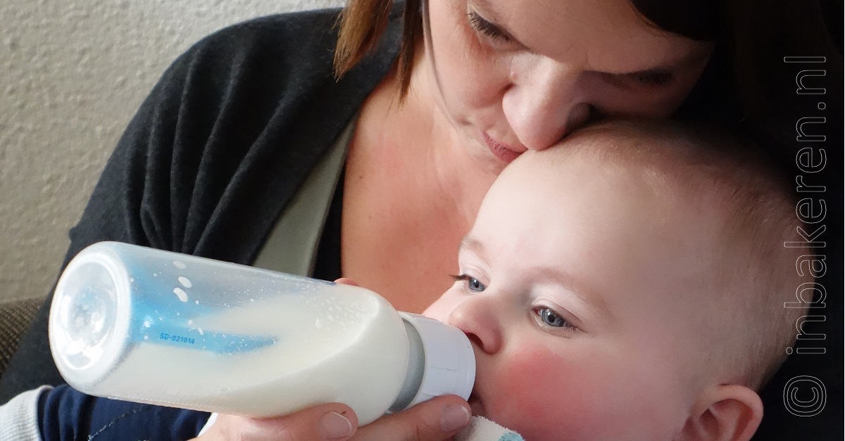 Hoe baby voeden op verzoek bij flesvoeding? inbakeren.nl
