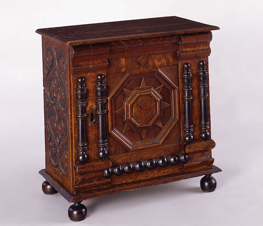 Early Colonial Furniture At The Metropolitan Museum Of Art by Frances