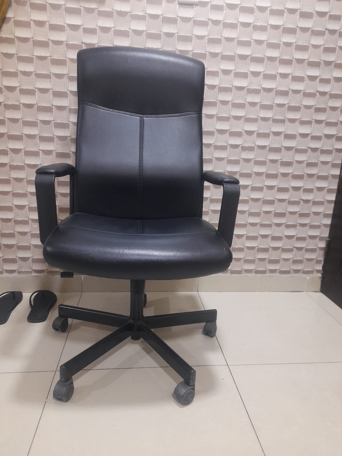 Kuwait buy & sell Classifieds 3 Office chairs for Sale in Salm..