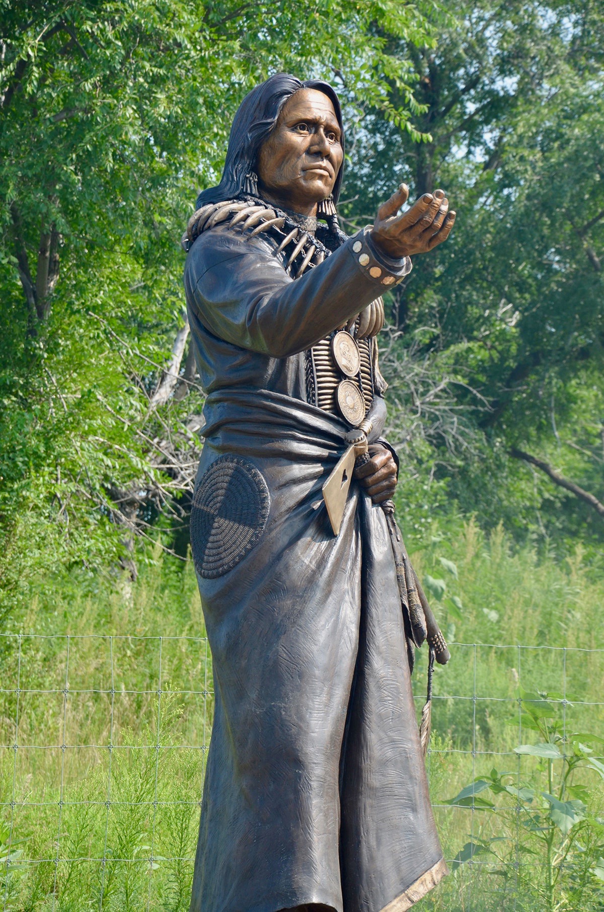 'It honors all of our people' Ponca Tribe dedicates statue of Chief