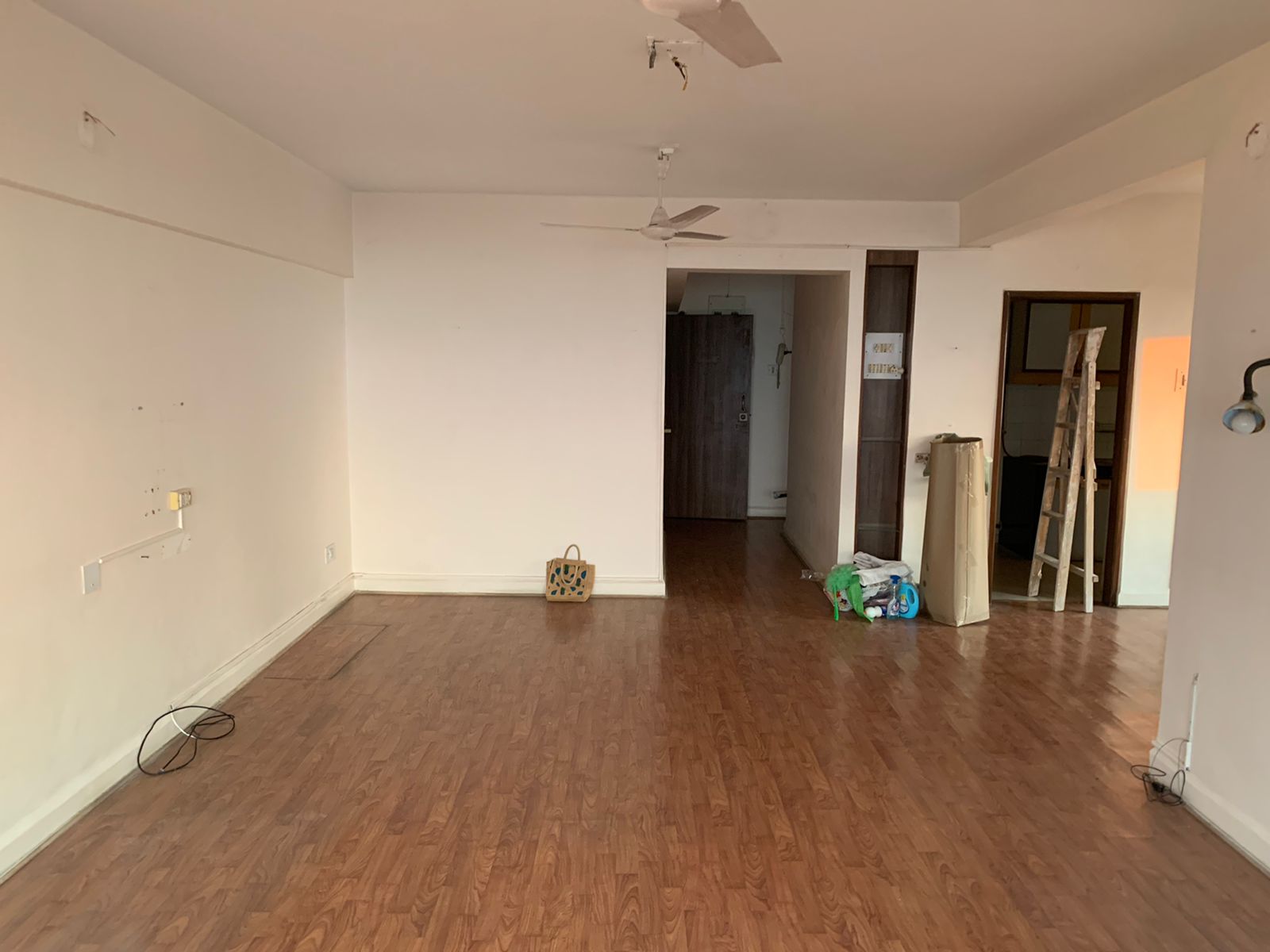 3 BHK Flat in Worli for Rent in Sagar Tarang Semi Furnished