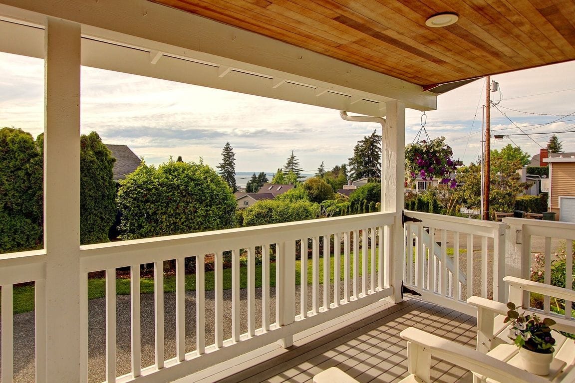 Charming Cape Cod in Edmonds Bowl with Views Galore + Easy Access to