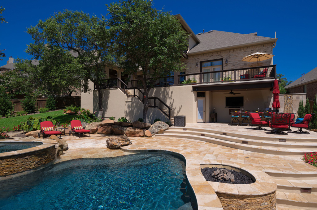 Outdoor bathroom Highland Estates Project Infinity Pools of Texas