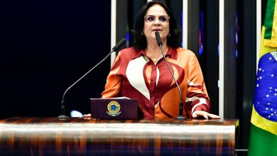 No dia do julgamento de Bolsonaro, Damares pede prisão de Moraes no Senado