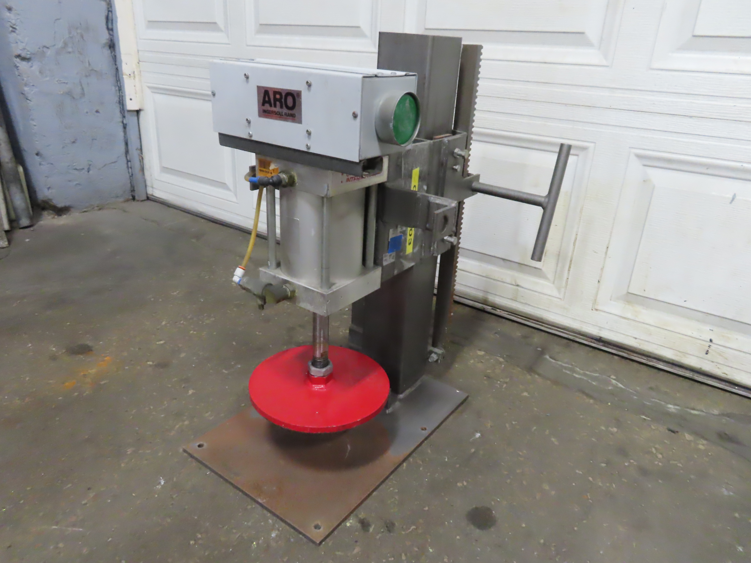 Crandall Pneumatic Pail Lid Closer