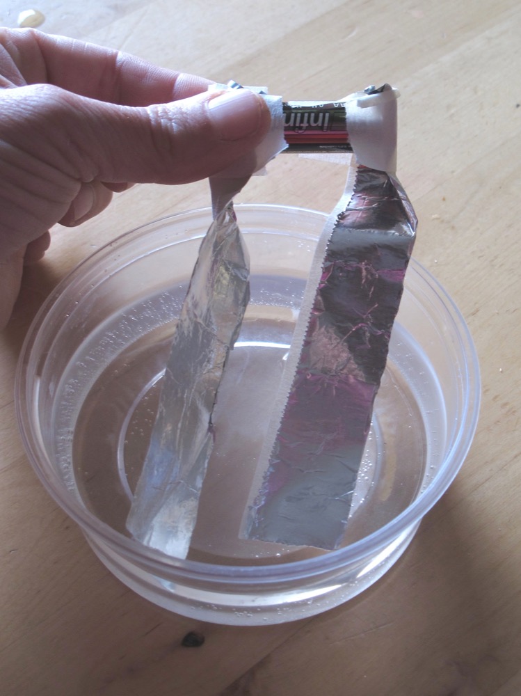 Electrolysis with home made wires ingridscience.ca