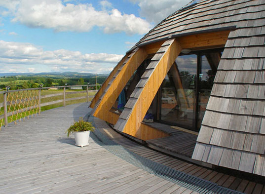 Solaleya Domespace Homes Gently Rotate to Catch the Most Sun