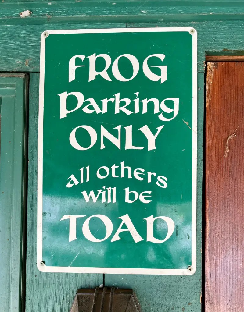 Frog Signage(03)