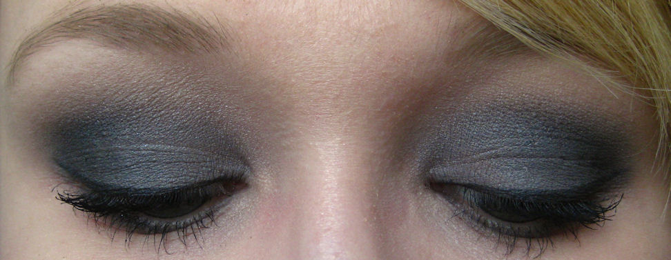 Tutorial Maybellina Color Tattoo in Permanent Taupe InnenAussen