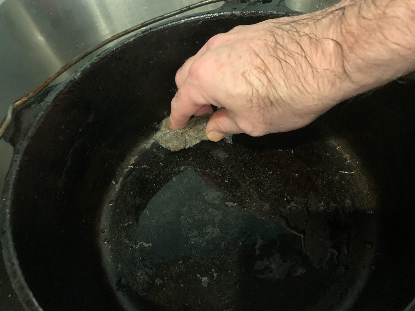 How to DeRust a Camp Oven Restoring a Rusty Camp Oven