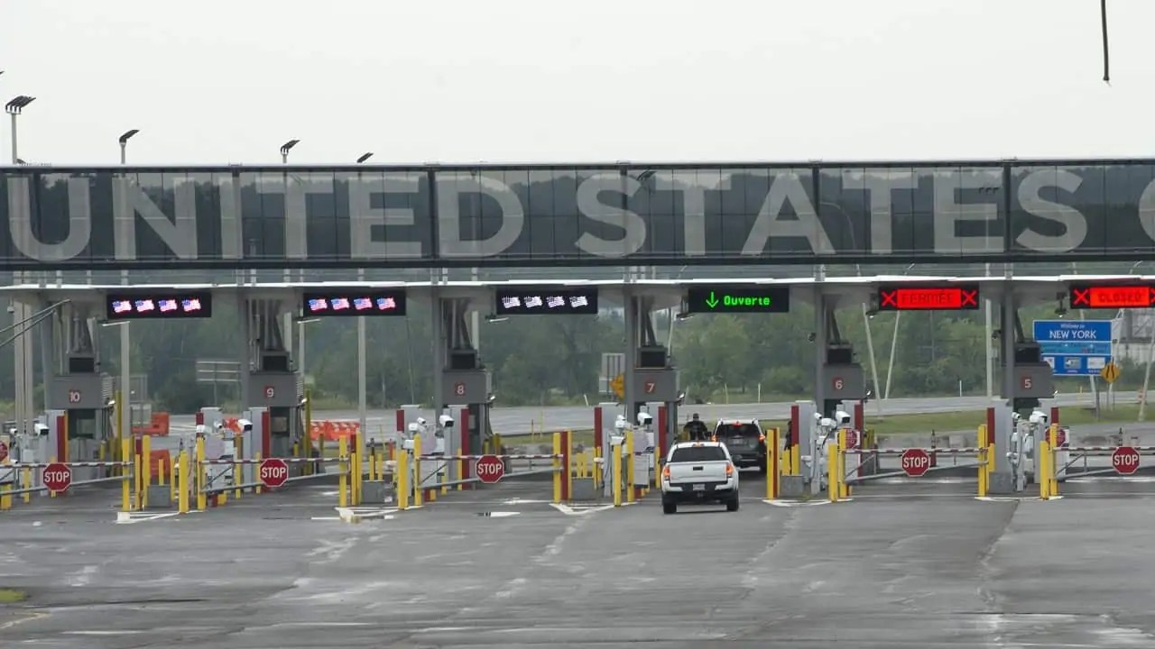 Unvaccinated Canadian truckers will not have to quarantine when