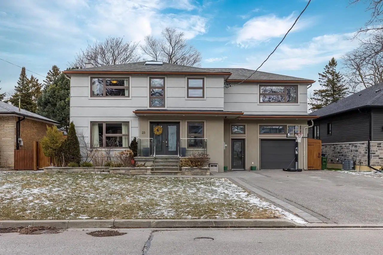 House goes for 300,000 over listed asking price, and seller saved