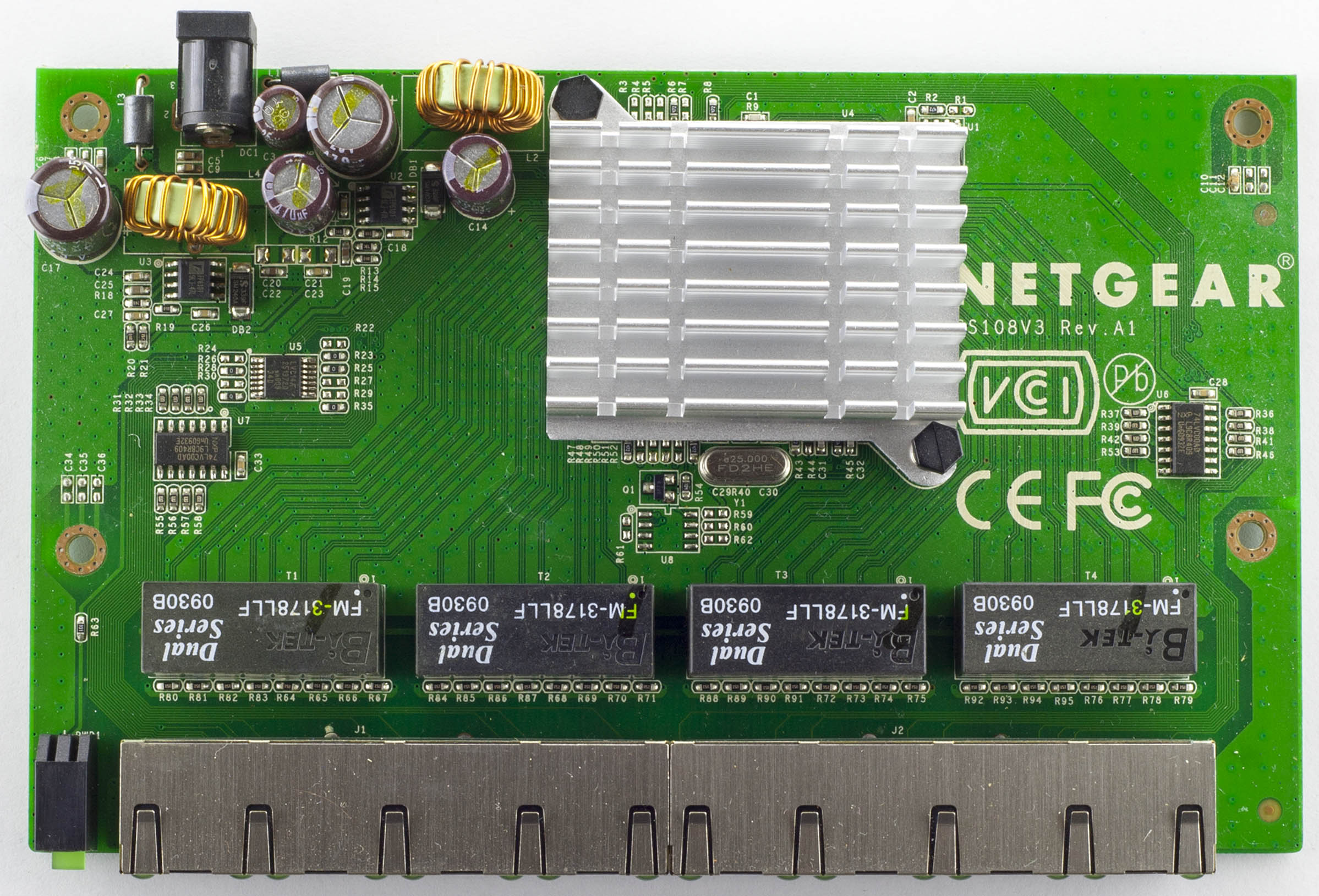 Inside the Netgear ProSafe GS108 8 Port Gigabit Switch « insideGadgets