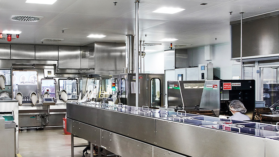 Baxter sells Bloomington plant with 1,000 workers to private investors