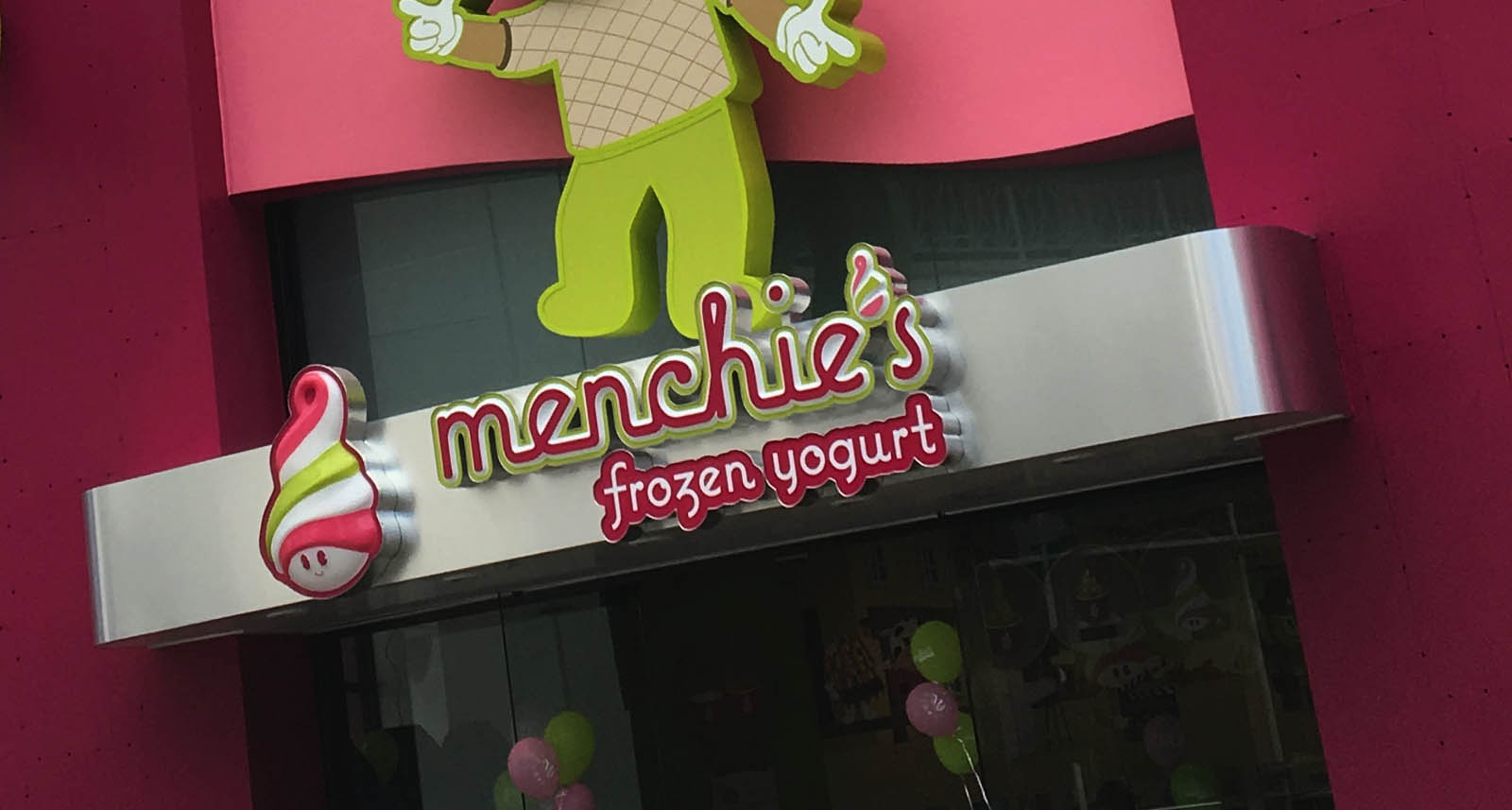 Menchie’s Frozen Yogurt soft opens at CityWalk Hollywood Inside Universal