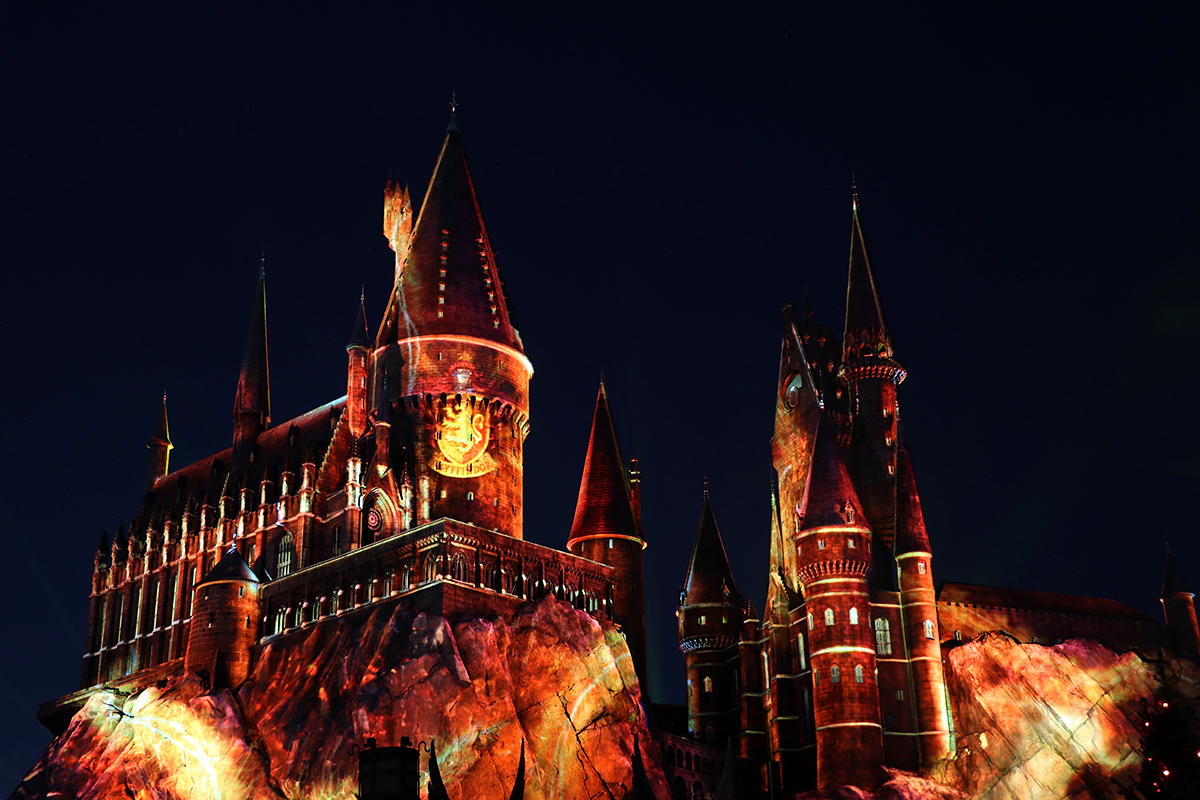 REVIEW The Nighttime Lights at Hogwarts Castle at Universal Orlando