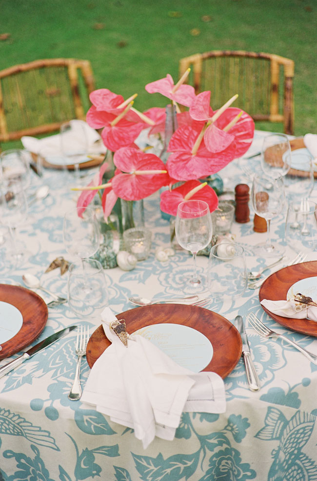 Hawaiian Rehearsal Dinner Inspired By This Vintage wedding table
