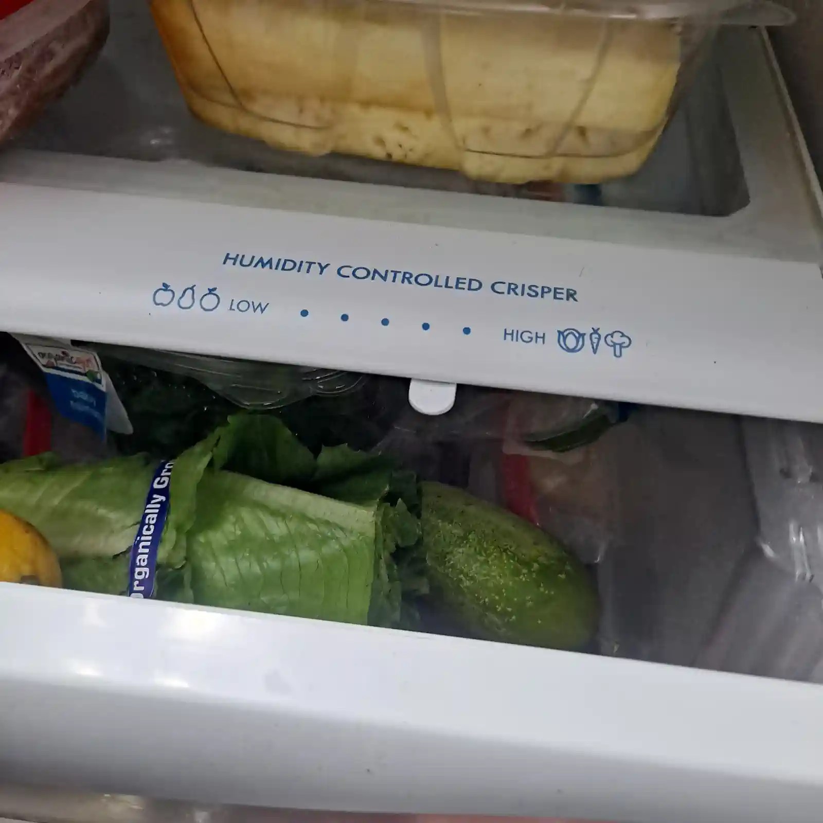 How does a refrigerator crisper drawer keep produce fresh longer