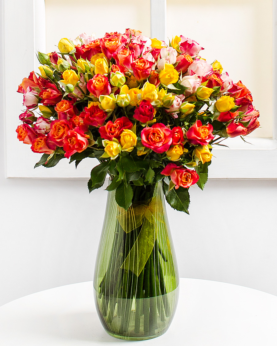 Spray roses Roses Interflora Eesti. Flower Delivery