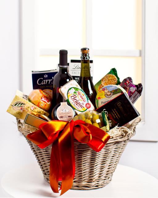 Luxurious Gourmet Gift Basket Gourmet Interflora Eesti. Flower Delivery