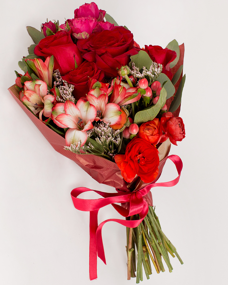 First kiss small posy Posy Interflora Eesti. Flower Delivery