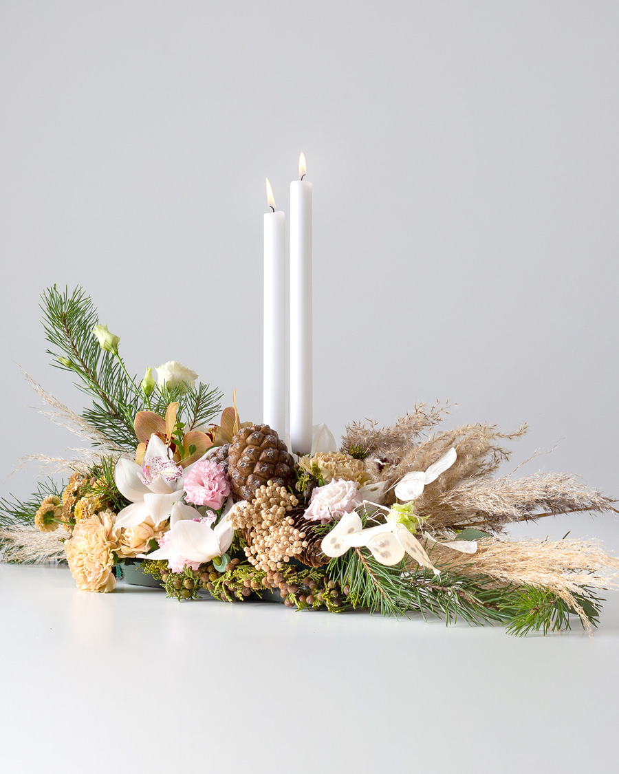 Christmas grace Flower arrangements Interflora Lithuania. Flower