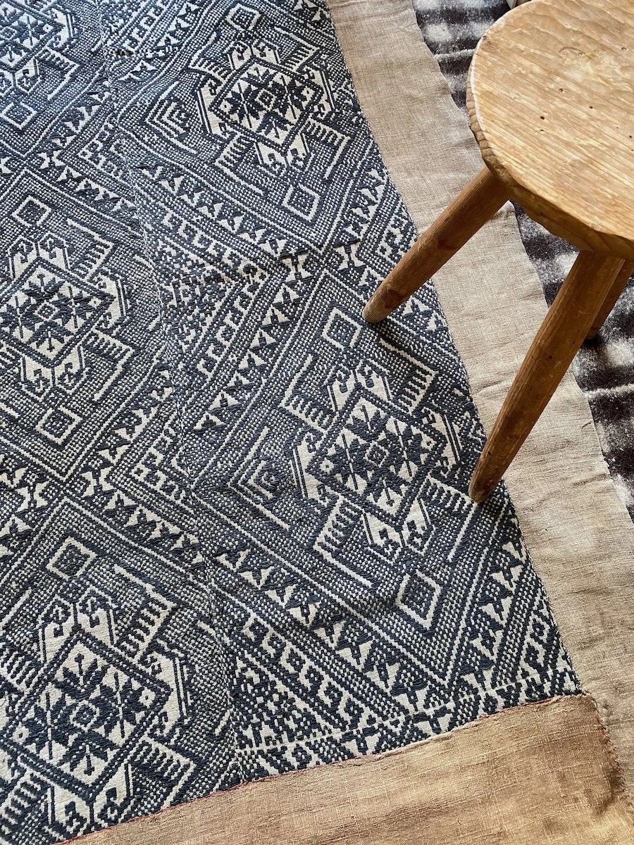 Blanket/carpet of the Tai from Vietnam INTERNATIONAL WARDROBE