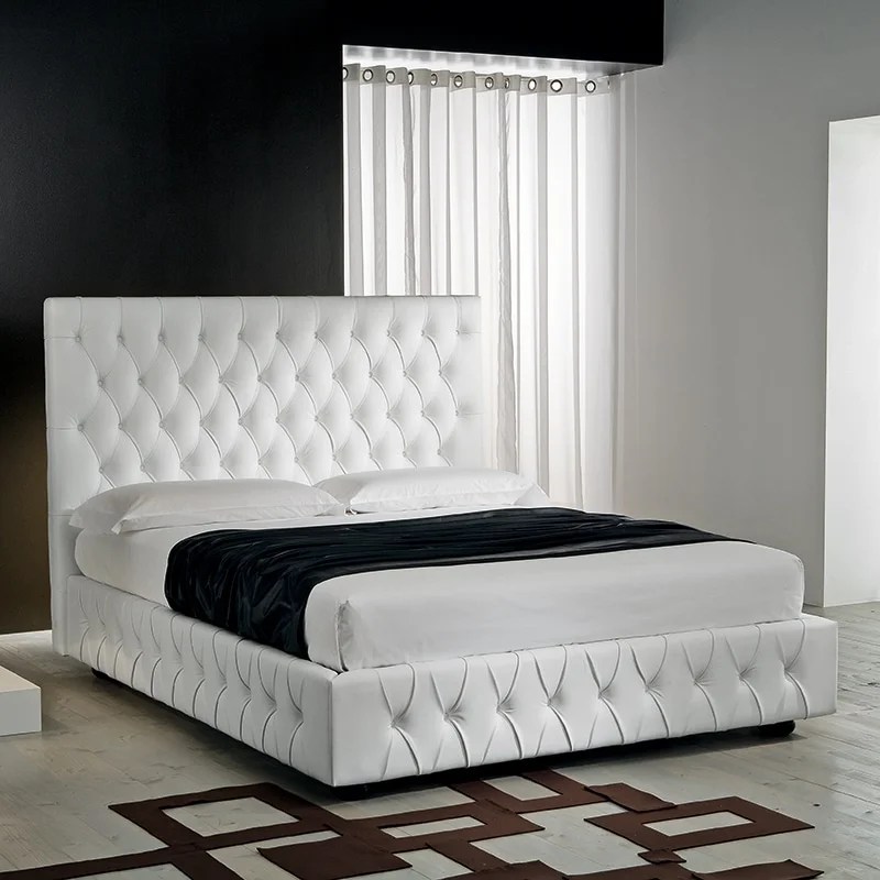 Class Letto matrimoniale moderno ed elegante con linee classiche