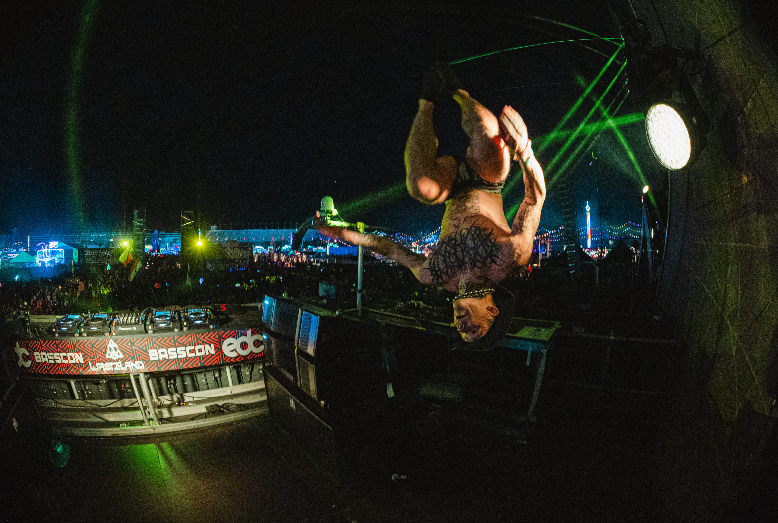 “I'll DJ naked”: Lil Texas Shows Us a Wild Time at Electric Daisy Carnival