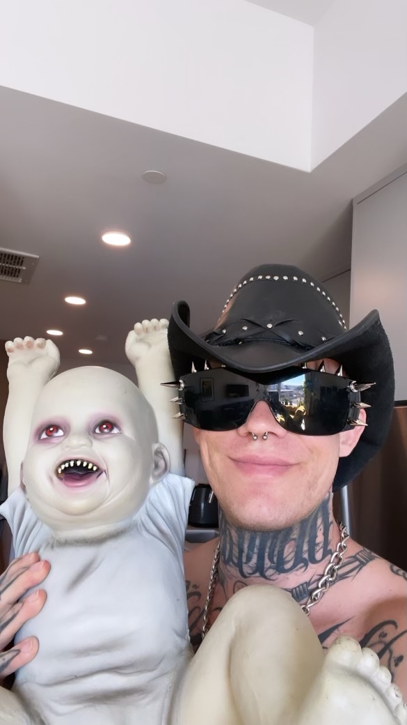 “I'll DJ naked” Lil Texas Shows Us a Wild Time at Electric Daisy Carnival