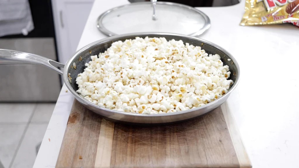 How to Make Popcorn on the Stove