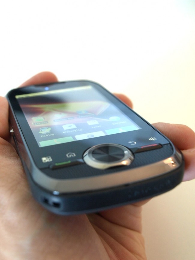 Review: Boost Mobile Motorola i1 – Does prepaid Android work well?