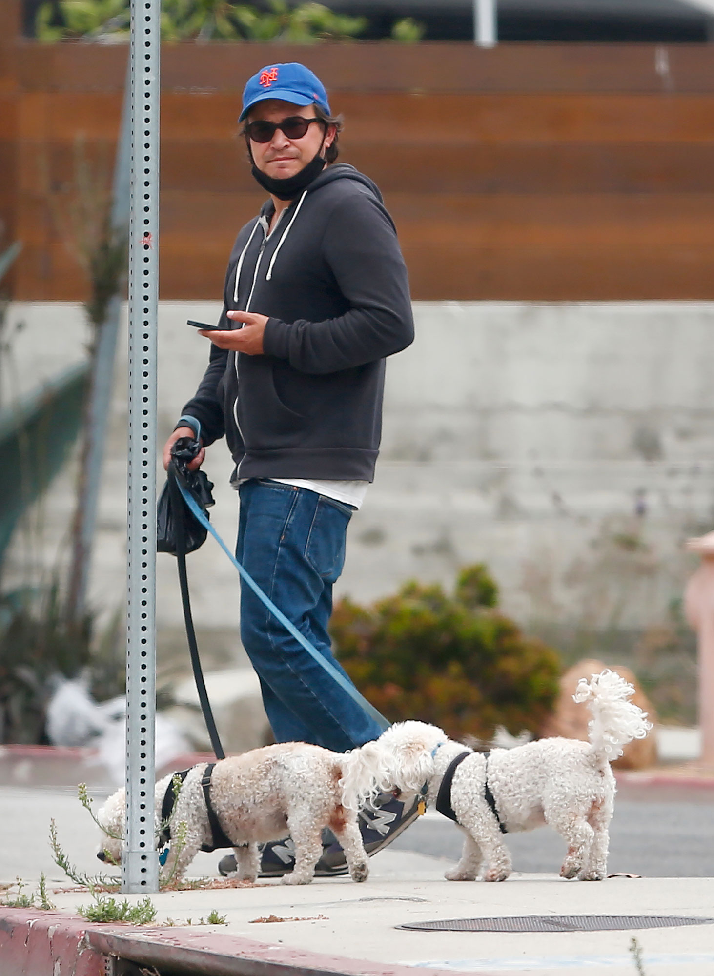Jonathan Taylor Thomas Looks Unrecognizable in Rare New Photos(023)