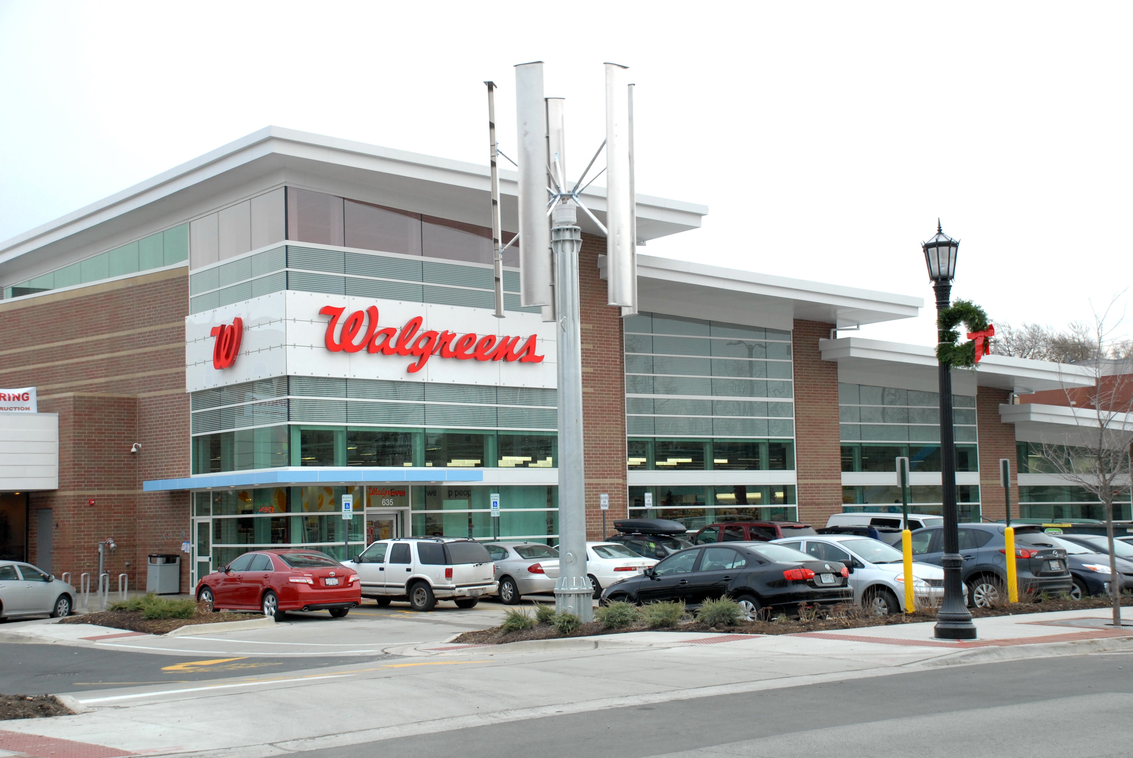 Walgreens Raises Low End Of Outlook But Q1 Revenue Falls Short(04)
