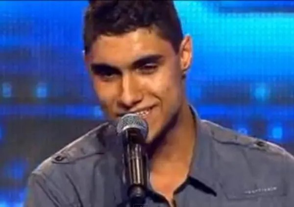 Vídeo História de vida e voz de Emmanuel Kelly comove júri de «Factor X»