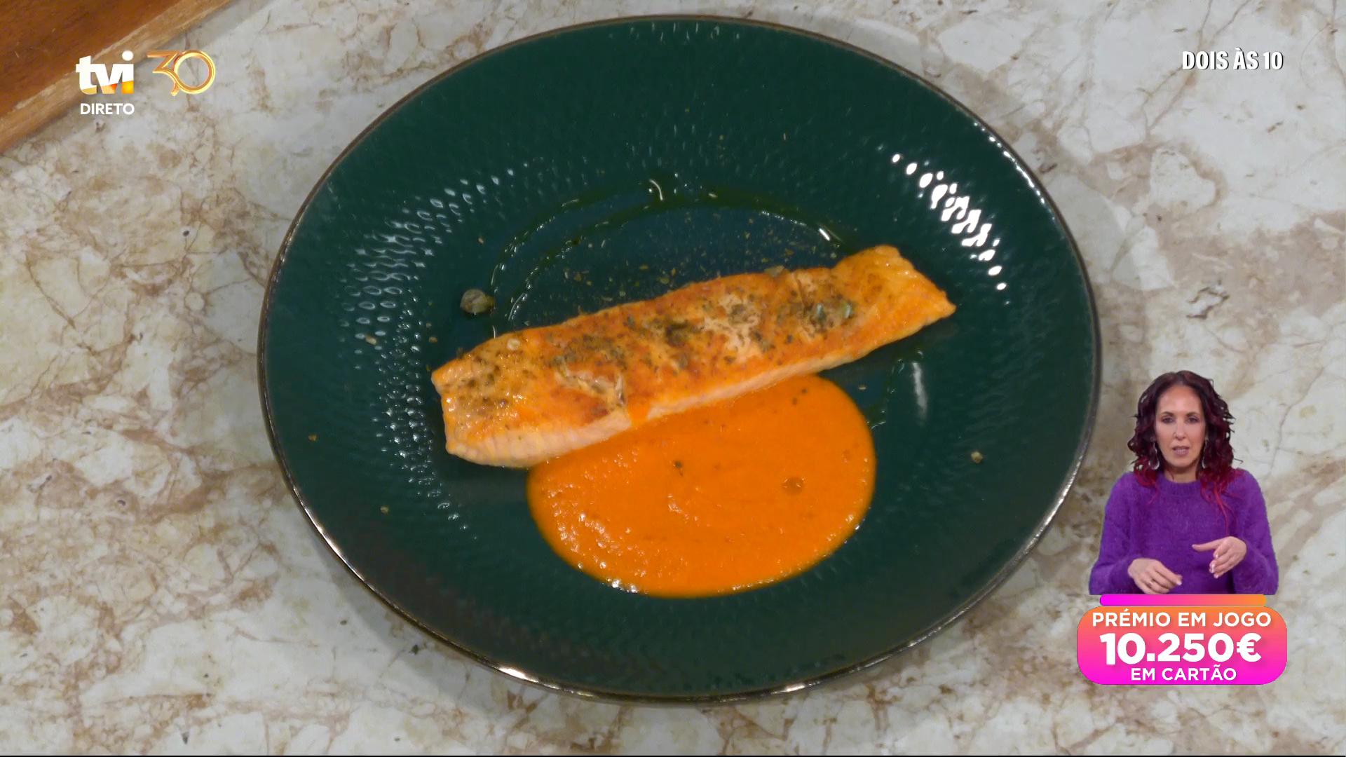 Fernando Semedo faz Salmão Braseado com molho de pimentos e salada do