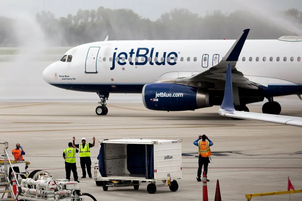 2 Bodies Found in JetBlue Plane’s Landing Gear at Fort Lauderdale