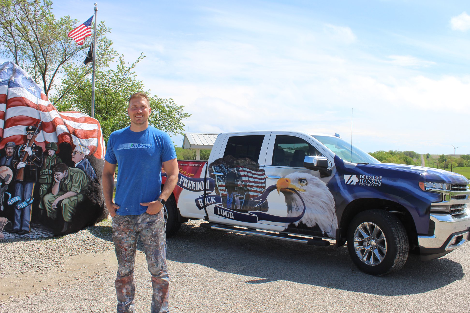 Ray "Bubba" Sorenson Celebrates Veterans Through Art Iowa Select Farms