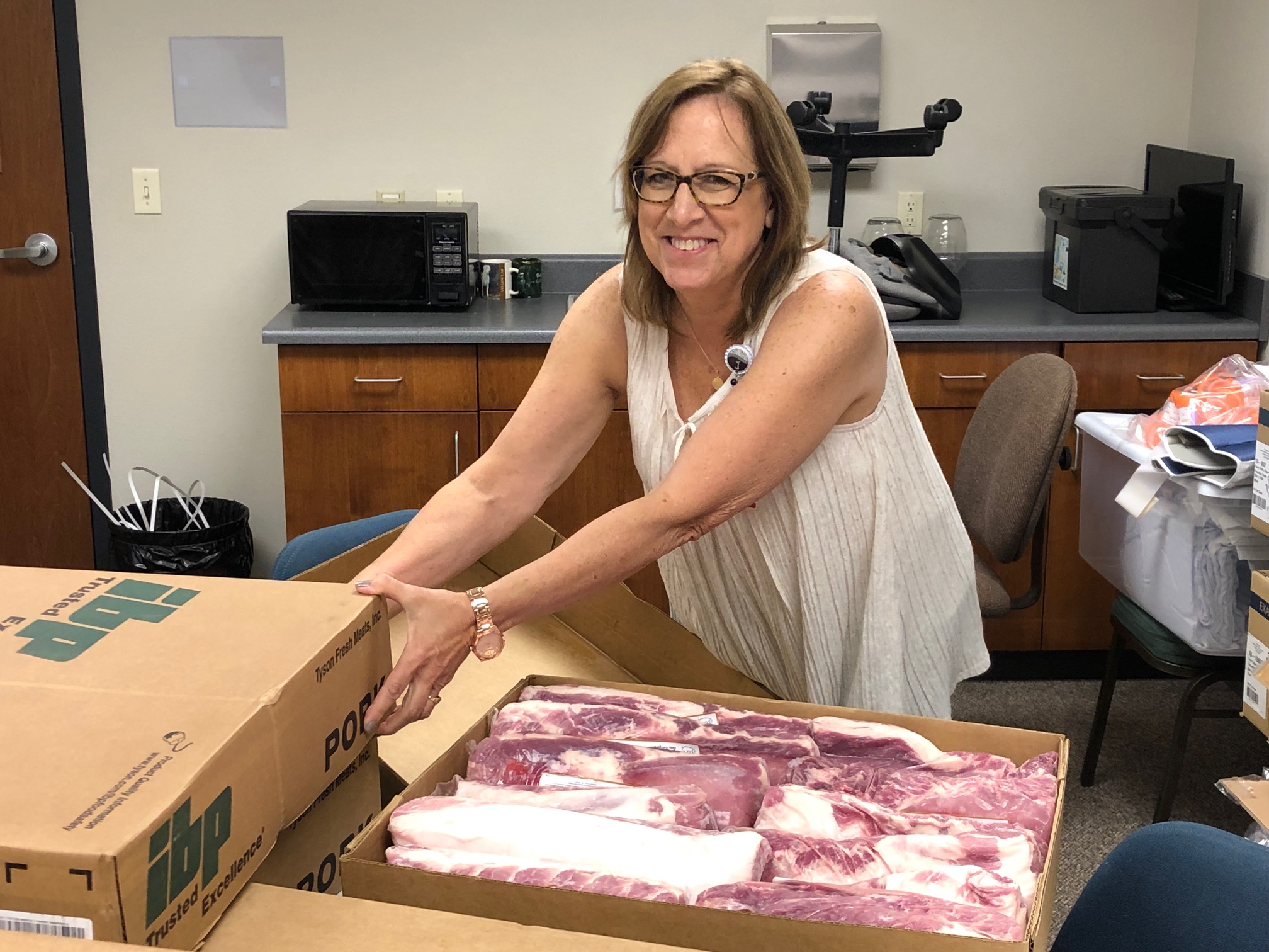 Haul Out Hunger— Eldora Food Pantries Iowa Select Farms