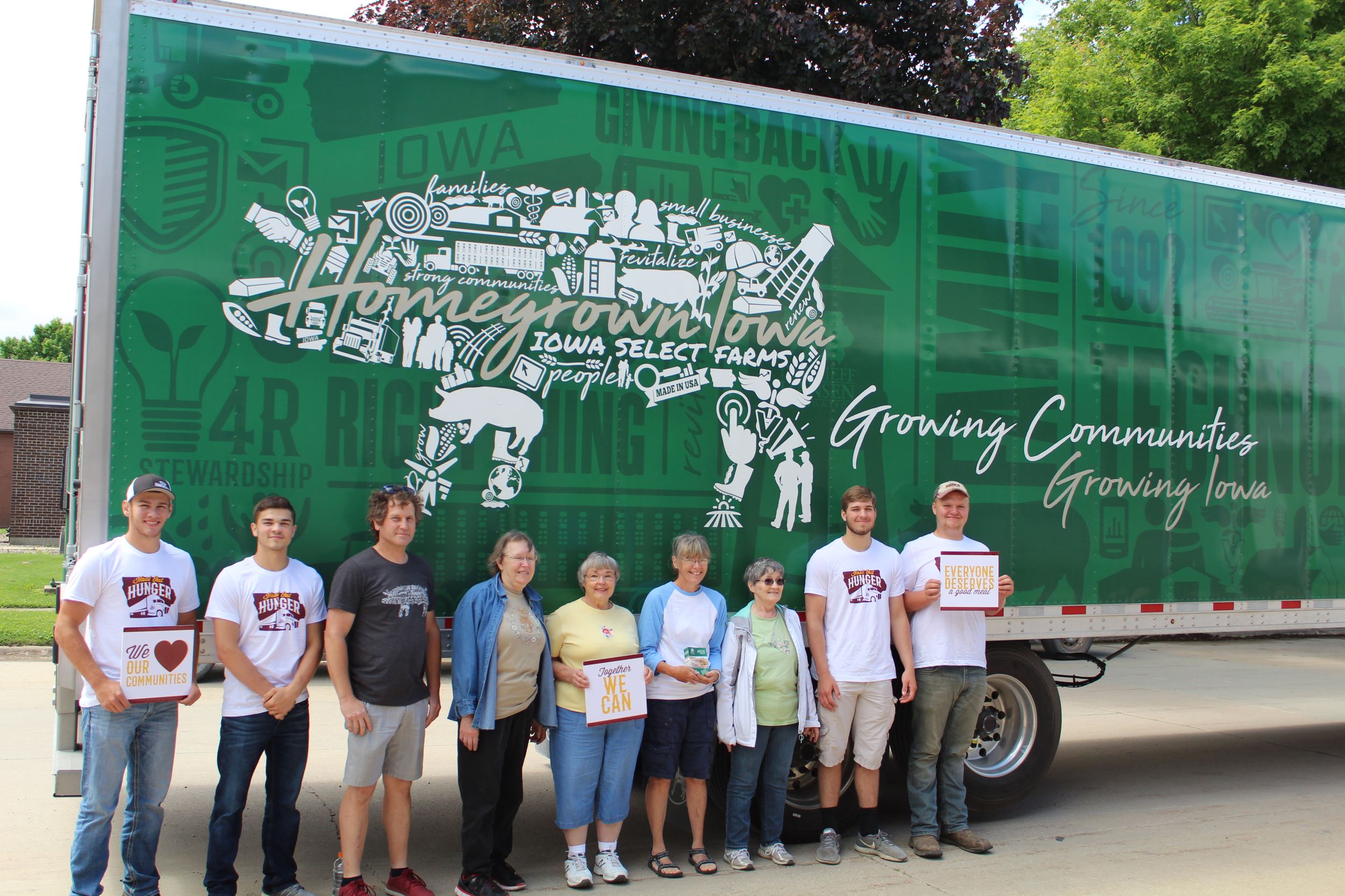 Haul Out Hunger Visits Riceville Iowa Select Farms