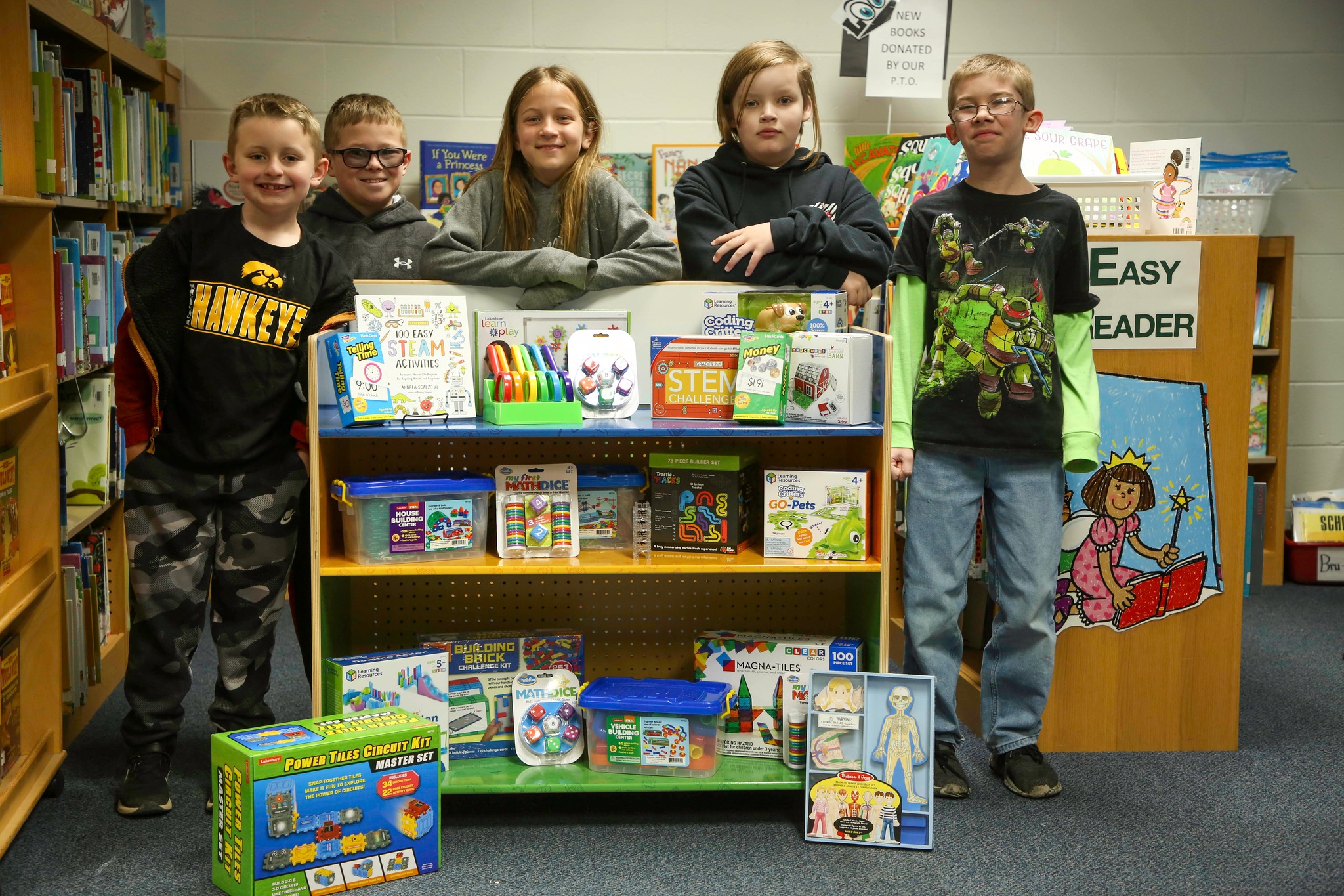 Henry's Heroes Brings STEM to Orient Library Iowa Select Farms