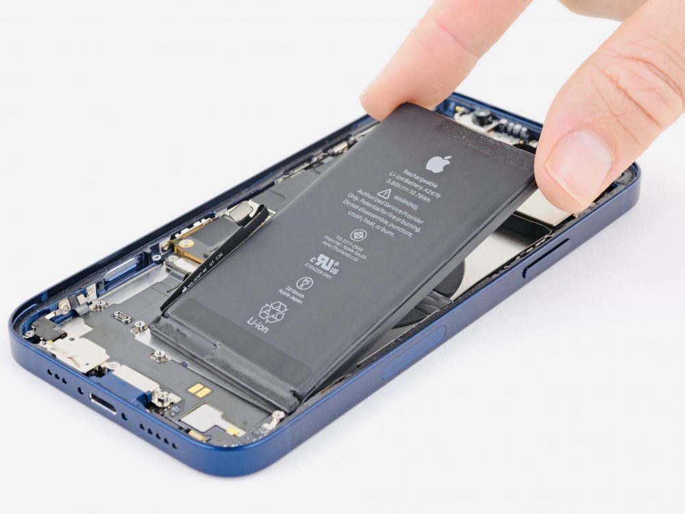 Apple, Google and other devices to replace removable batteries in
